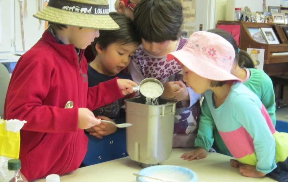 Measuring_bread_ingredients